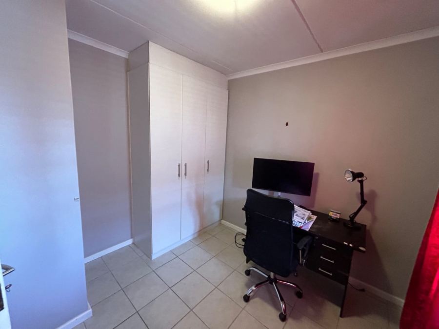 To Let 2 Bedroom Property for Rent in Burgundy Estate Western Cape